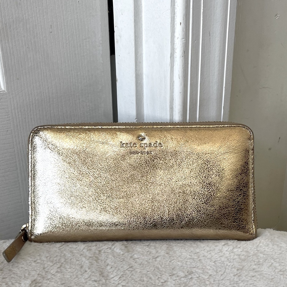Kate spade ♠️ gold metallic Wallet EUC